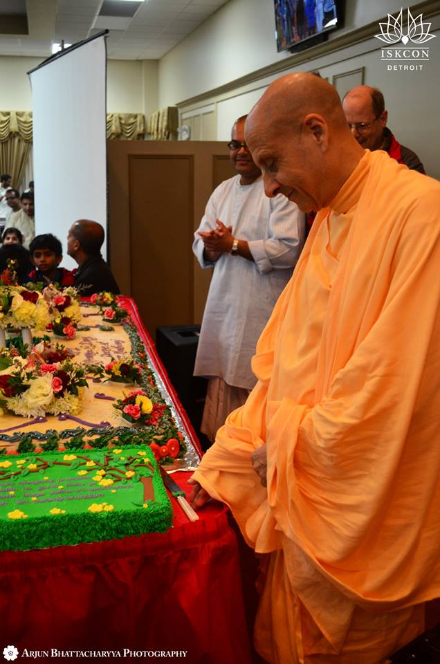 Radhanath Swami Cuting cake