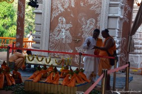 Devotees at GEV Temple1