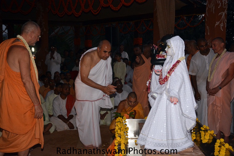 Krishnachandra prabhu offering bhoga to the Lord