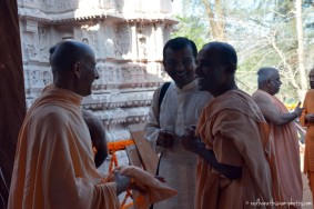 Radhanath Swami speaking to devotees