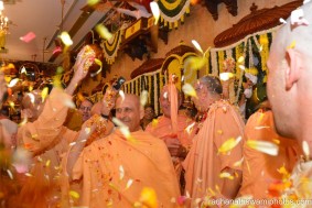 Radhanath Swami, Niranjan Swami, Indradyumna Swami and Giriraj Swami throwing flower petals