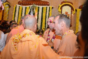 Radhanath Swami, Niranjan Swami, Indradyumna Swami and Giriraj Swami throwing flower petals