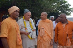 Radhanath swami with devotees1