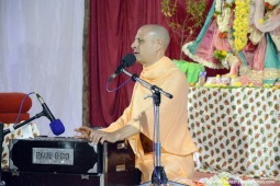 Kirtan by Radhanath Swami at Hampi