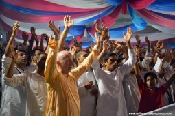 Kirtan by Radhanath Swami at Hampi