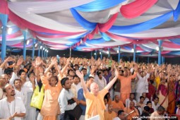 Kirtan by Radhanath Swami