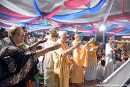 Kirtan by Radhanath Swami