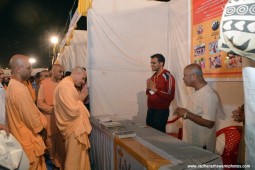 Radhanath Swami visiting stalls at Pandal1