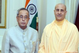 Radhanath Swami gifting Journey Home Book to President