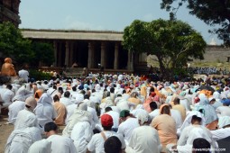 Talk by Radhanath Swami during Hampi Yatra