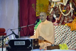 Talk by Radhanath Swami during Hampi Yatra