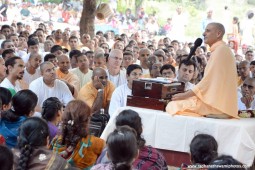 Talk by Radhanath Swami during Hampi Yatra