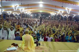 Kirtan by Radhanath Swami during udupi yatra