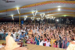 Kirtan by Radhanath Swami during udupi yatra