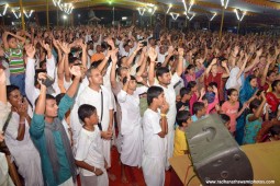 Kirtan by Radhanath Swami during udupi yatra