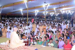 Kirtan by Radhanath Swami during udupi yatra