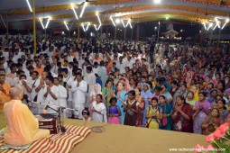 Kirtan by Radhanath Swami during udupi yatra