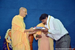 Talk by Radhanath Swami during Udupi yatra