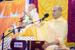 Talk by Radhanath Swami during Udupi yatra